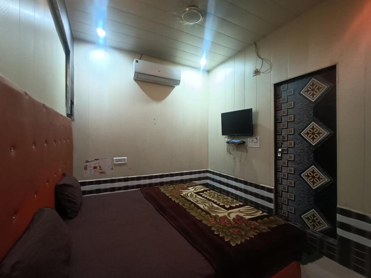 فندق Yamnotri Dham Vrindāvan المظهر الخارجي الصورة
