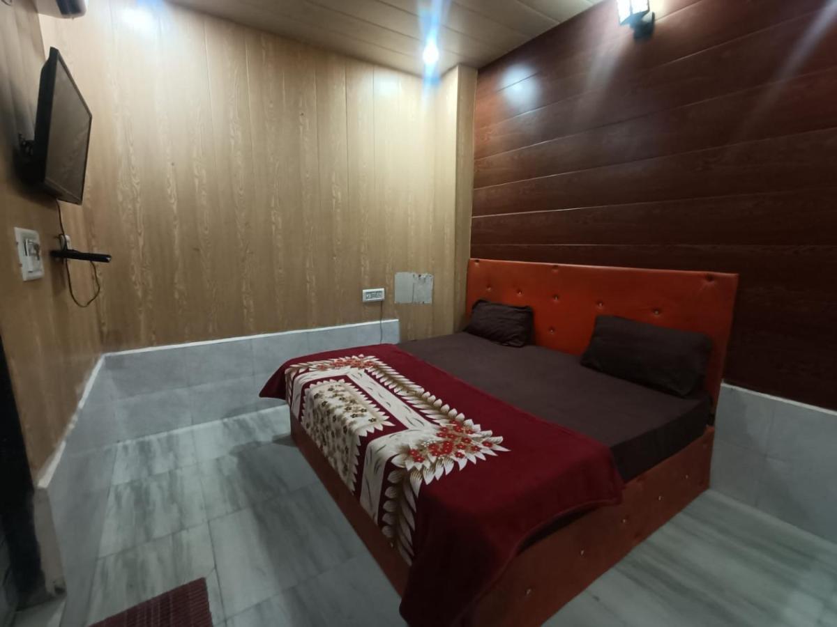 فندق Yamnotri Dham Vrindāvan المظهر الخارجي الصورة