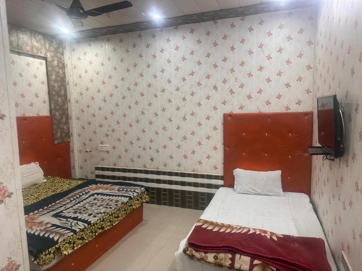 فندق Yamnotri Dham Vrindāvan المظهر الخارجي الصورة