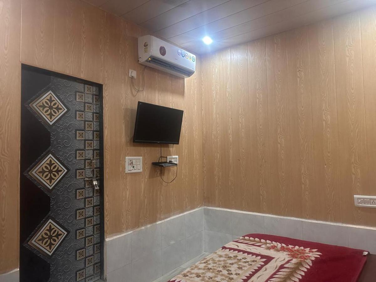فندق Yamnotri Dham Vrindāvan المظهر الخارجي الصورة