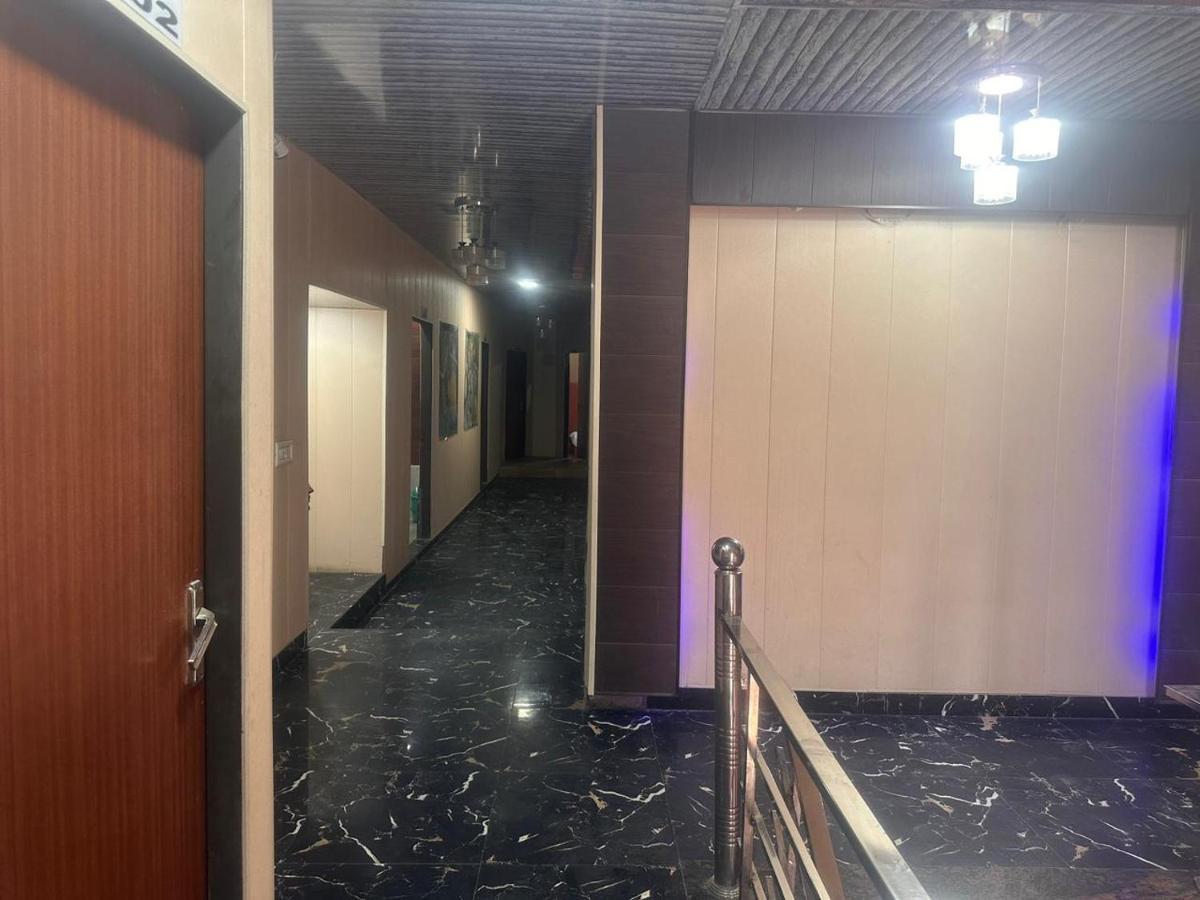 فندق Yamnotri Dham Vrindāvan المظهر الخارجي الصورة