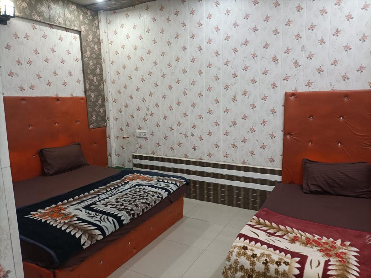 فندق Yamnotri Dham Vrindāvan المظهر الخارجي الصورة