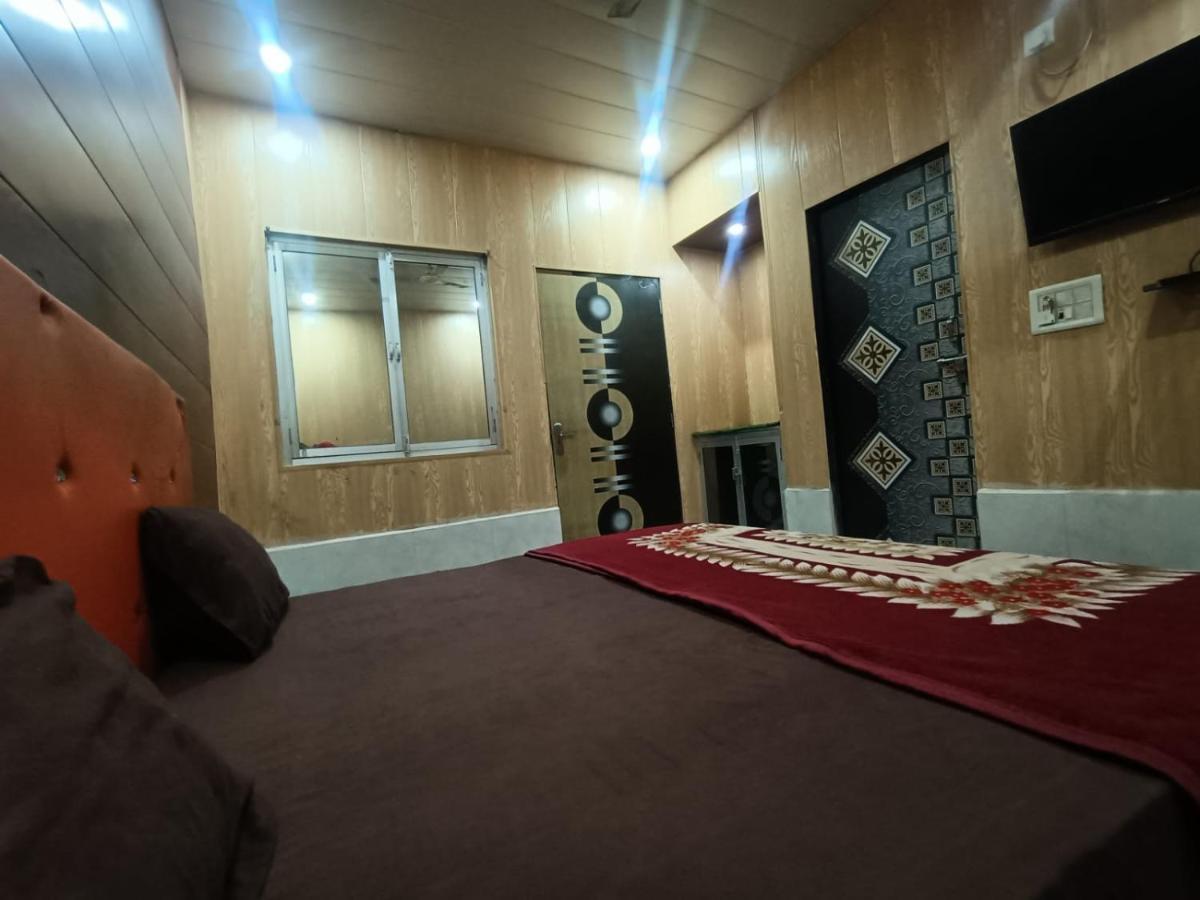 فندق Yamnotri Dham Vrindāvan المظهر الخارجي الصورة