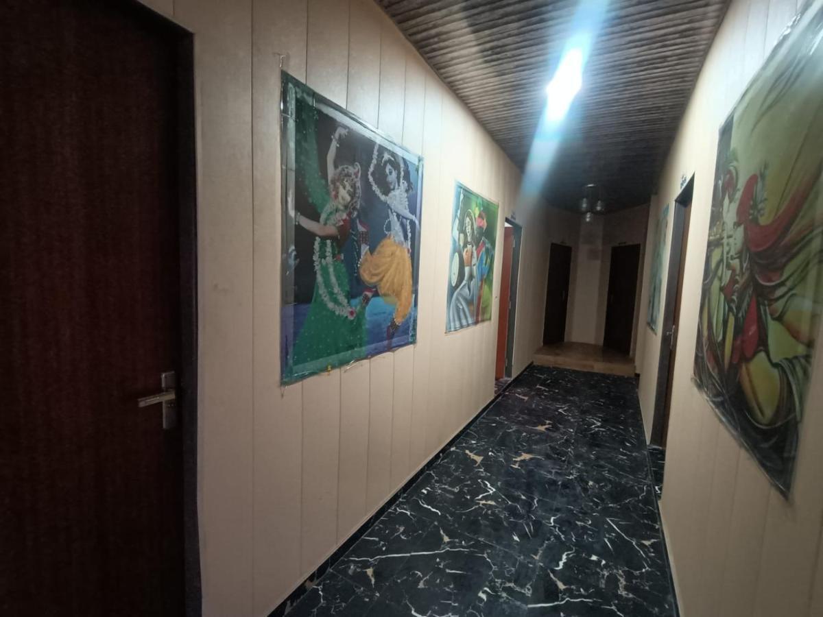 فندق Yamnotri Dham Vrindāvan المظهر الخارجي الصورة