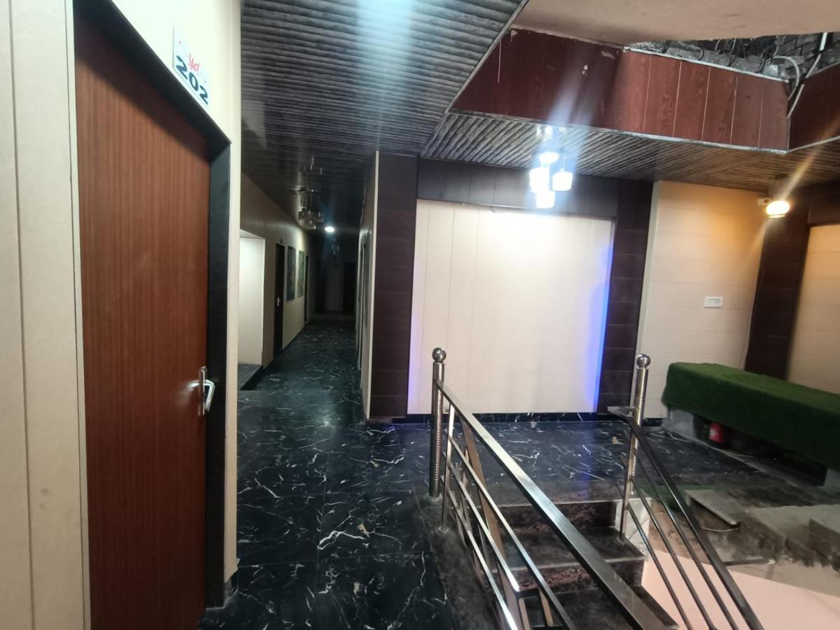 فندق Yamnotri Dham Vrindāvan المظهر الخارجي الصورة