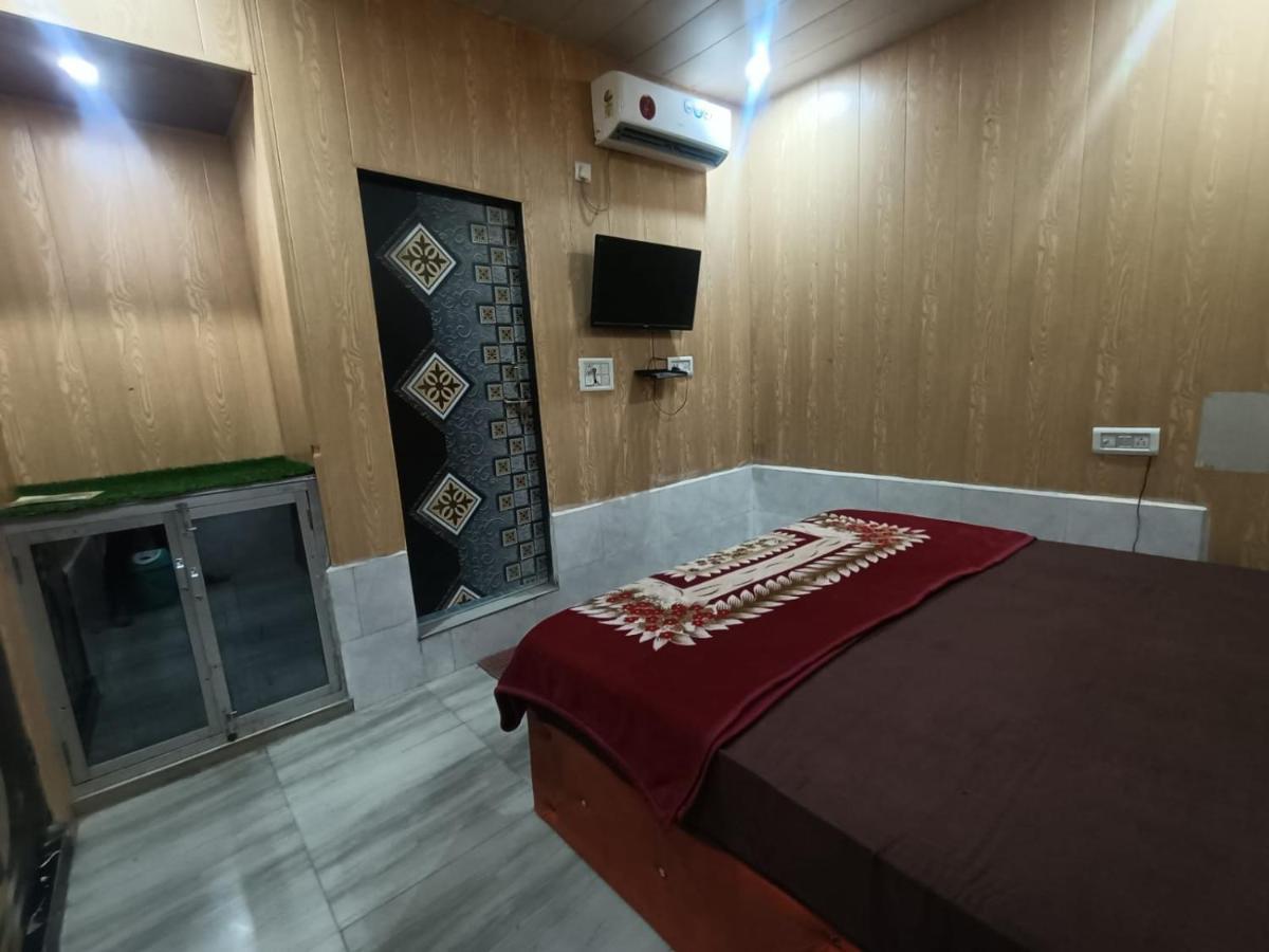 فندق Yamnotri Dham Vrindāvan المظهر الخارجي الصورة