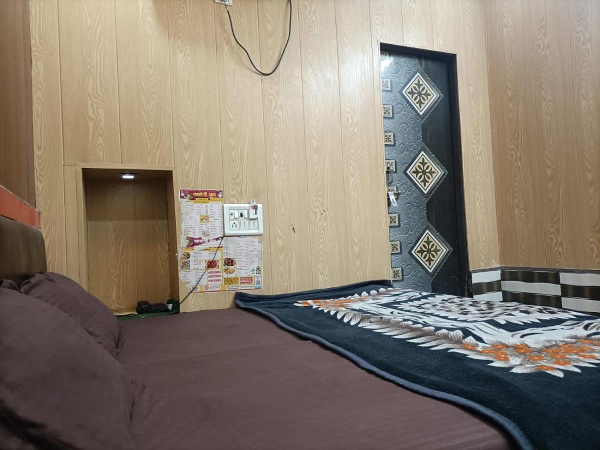 فندق Yamnotri Dham Vrindāvan المظهر الخارجي الصورة