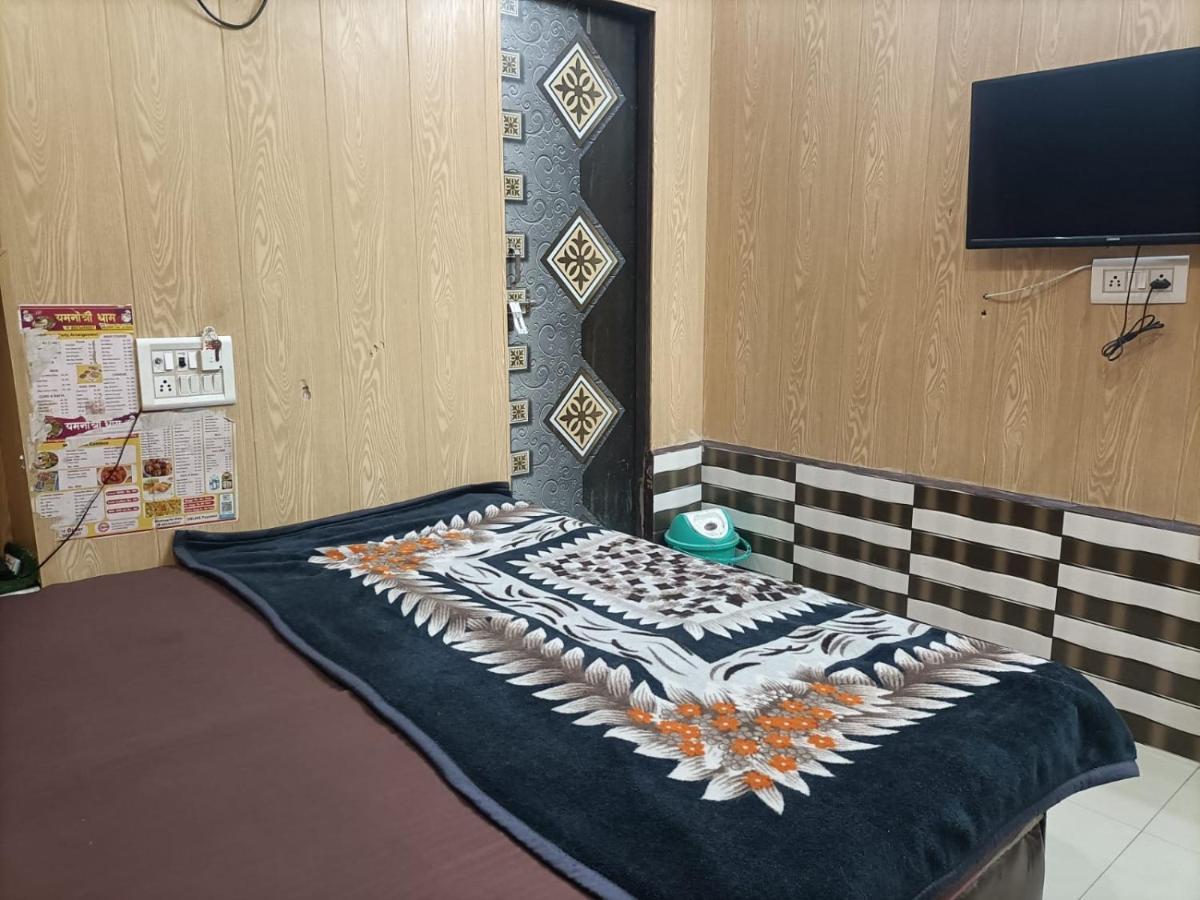 فندق Yamnotri Dham Vrindāvan المظهر الخارجي الصورة